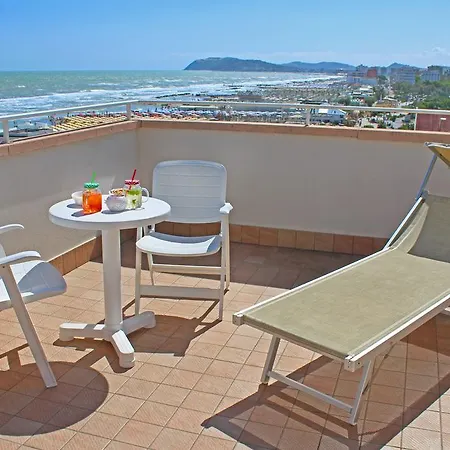 Touring Hotel